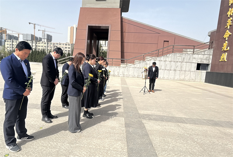 西安（揚州）聯(lián)合黨支部開展“緬懷革命先烈 凝聚奮進力量”主題黨日活動02.jpg